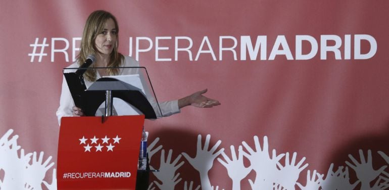 GRA091 MADRID, 17/01/2015.- Tania Sánchez, candidata de Izquierda Unida a la Comunidad de Madrid, durante su intervención en el acto celebrado bajo el lema &#039;Recuperar Madrid&#039;, puesta de largo de su candidatura, que contó con la intervención del diputado Alberto Garzón. EFE/Sergio Barrenechea