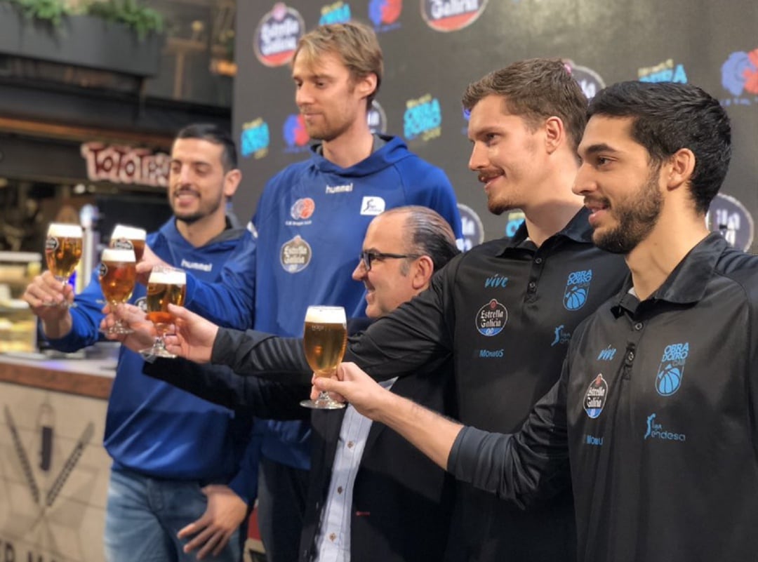 Salva Arco, Henk Norel, Oscar de Toro, Andy Obst y Pepe Pozas, en el acto celebrado en La Galiciana