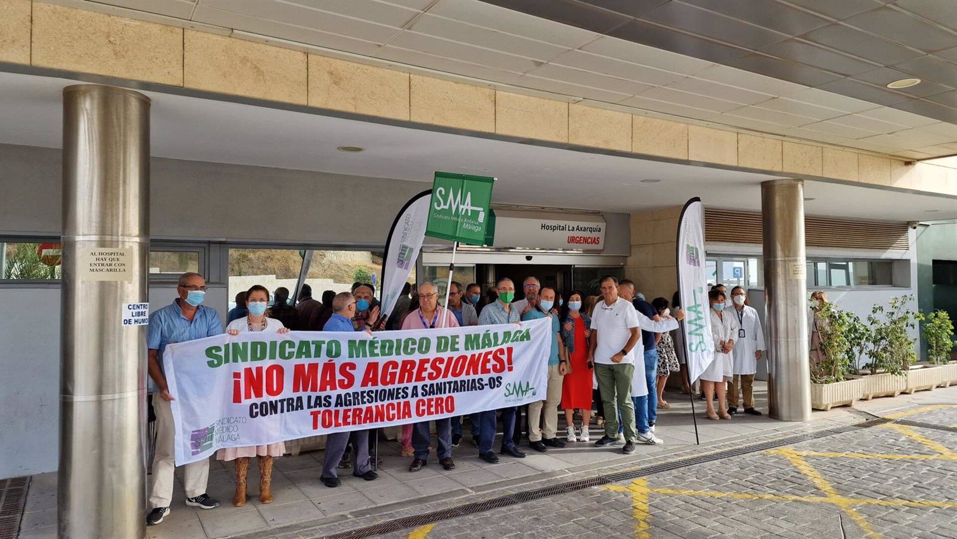 Un paciente agrede y amenaza a dos profesionales sanitarios mientras le atendían en Torrox