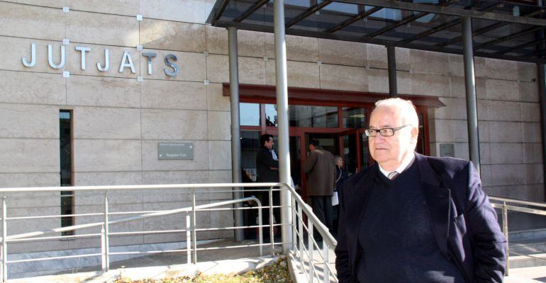 Josep Prat, sortint dels jutjats de Reus, en una fotografia d'arxiu.