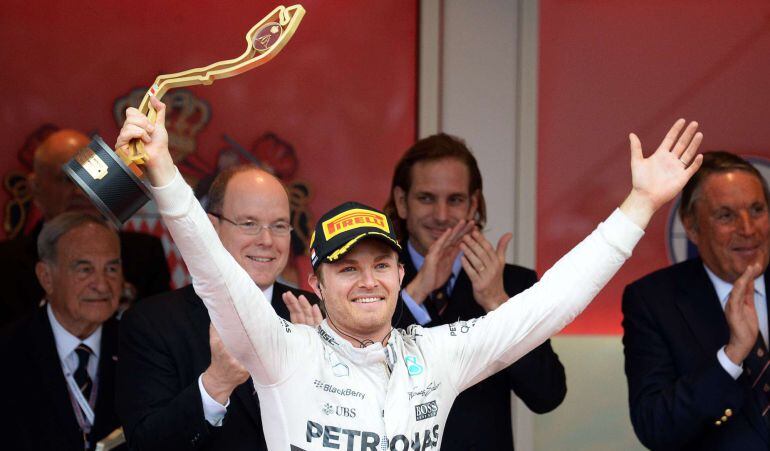 Mercedes AMG Petronas F1 Team&#039;s German driver Nico Rosberg celebrates with his trophy on the podium after winning  the Monaco Formula One Grand Prix on May 24, 2015, at the Monaco street circuit in Monte-Carlo. AFP PHOTO / BORIS HORVAT