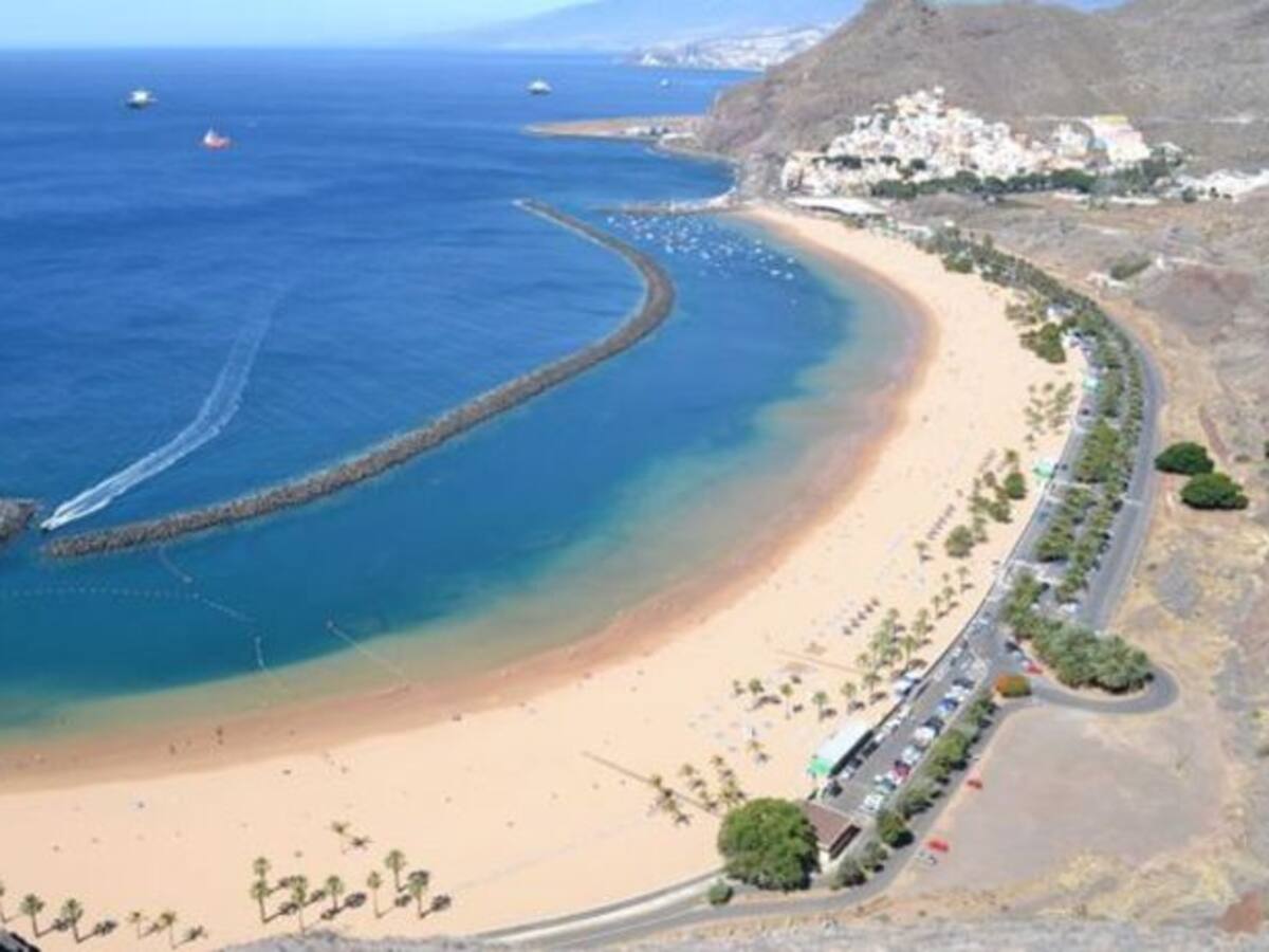 El expediente a los kioscos de la playa enfrenta a gobierno y oposición