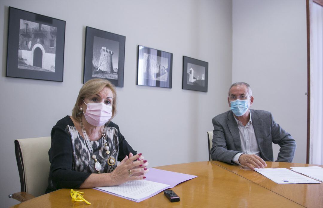 Los concejales Carmen Fuster y Ferran Martínez