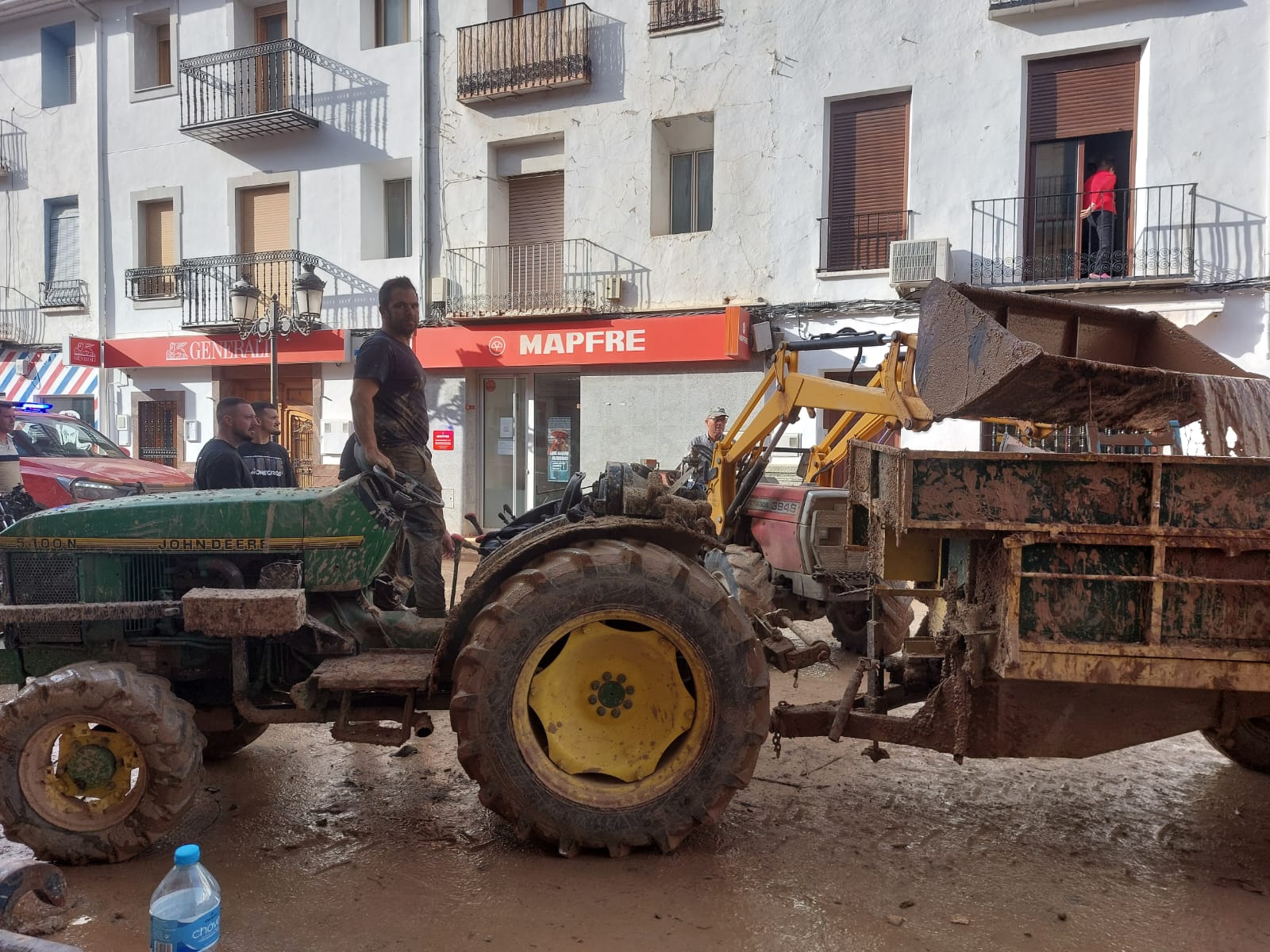 Rodrigo Margós y sus hermanos también ayudaron a retirar el lodo de Chiva tras la DANA del 29 de octubre.