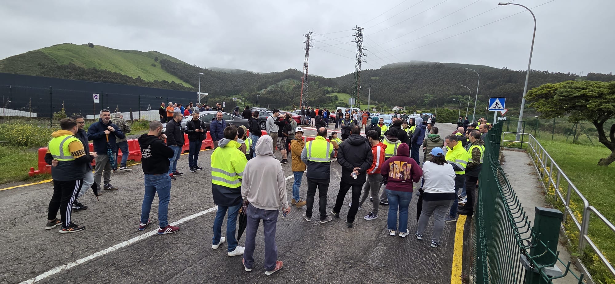Los trabajadores de Derivados del Flúor están llamados a la huelga