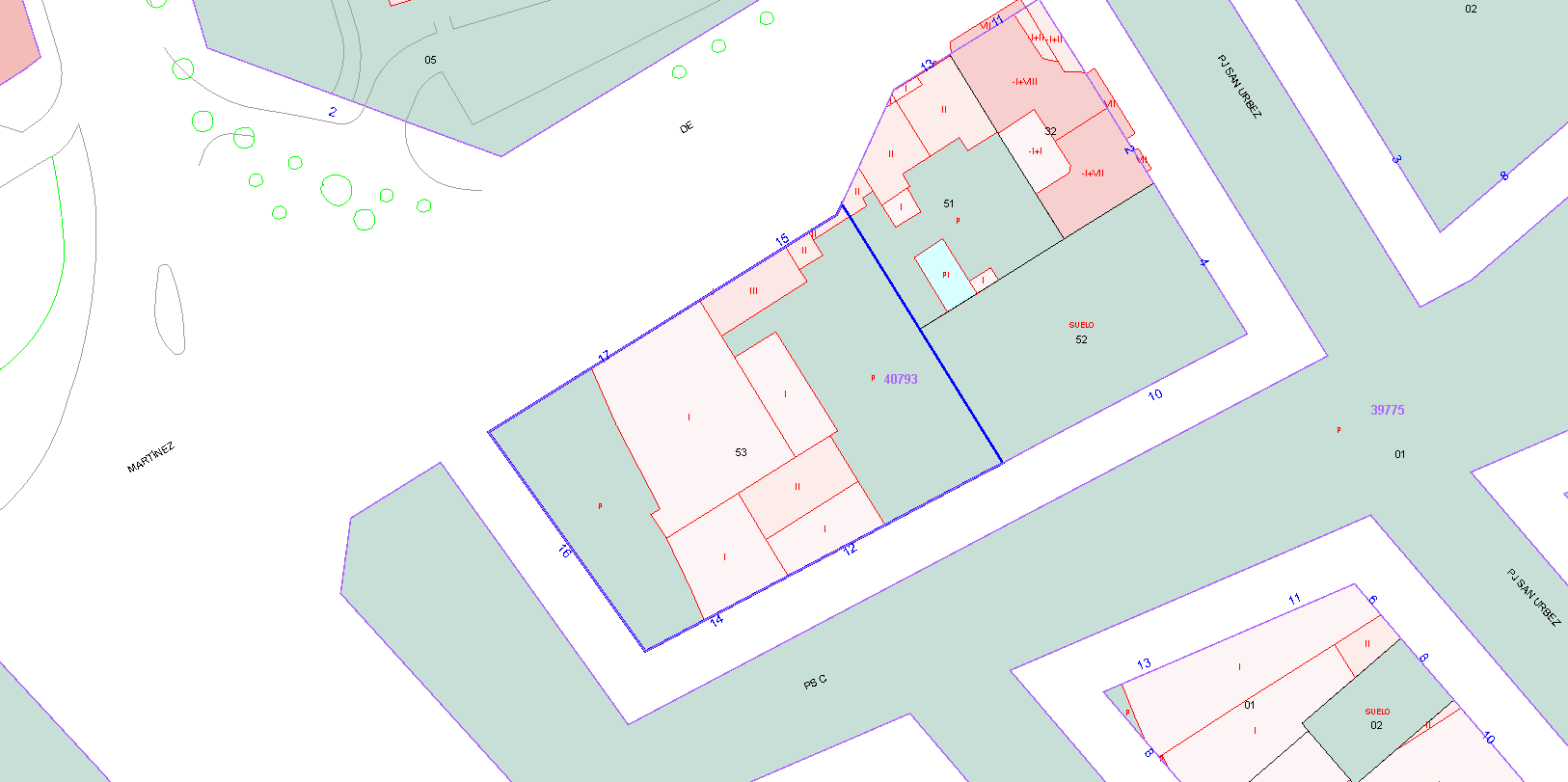 Rodeada en azul, parcela que ha salido a subasta, en la avenida Martínez de Velasco