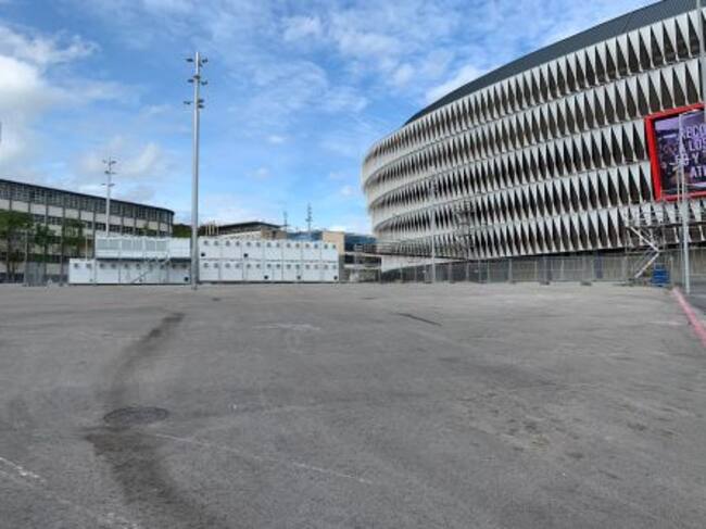 Generadores eléctricos delante de San Mamés