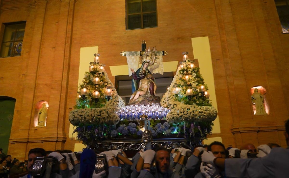El fervor marrajo inunda Cartagena en una multitudinaria Noche de las Promesas