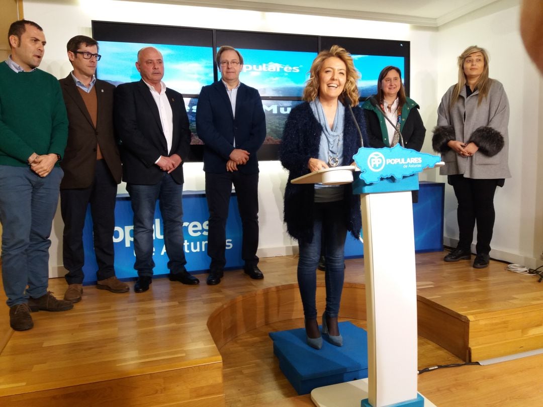 La candidata del PP a la presidencia del Principado, Teresa Mallada, en la presentación de los alcaldes populares que repiten como candidatos en las elecciones municipales de mayo.