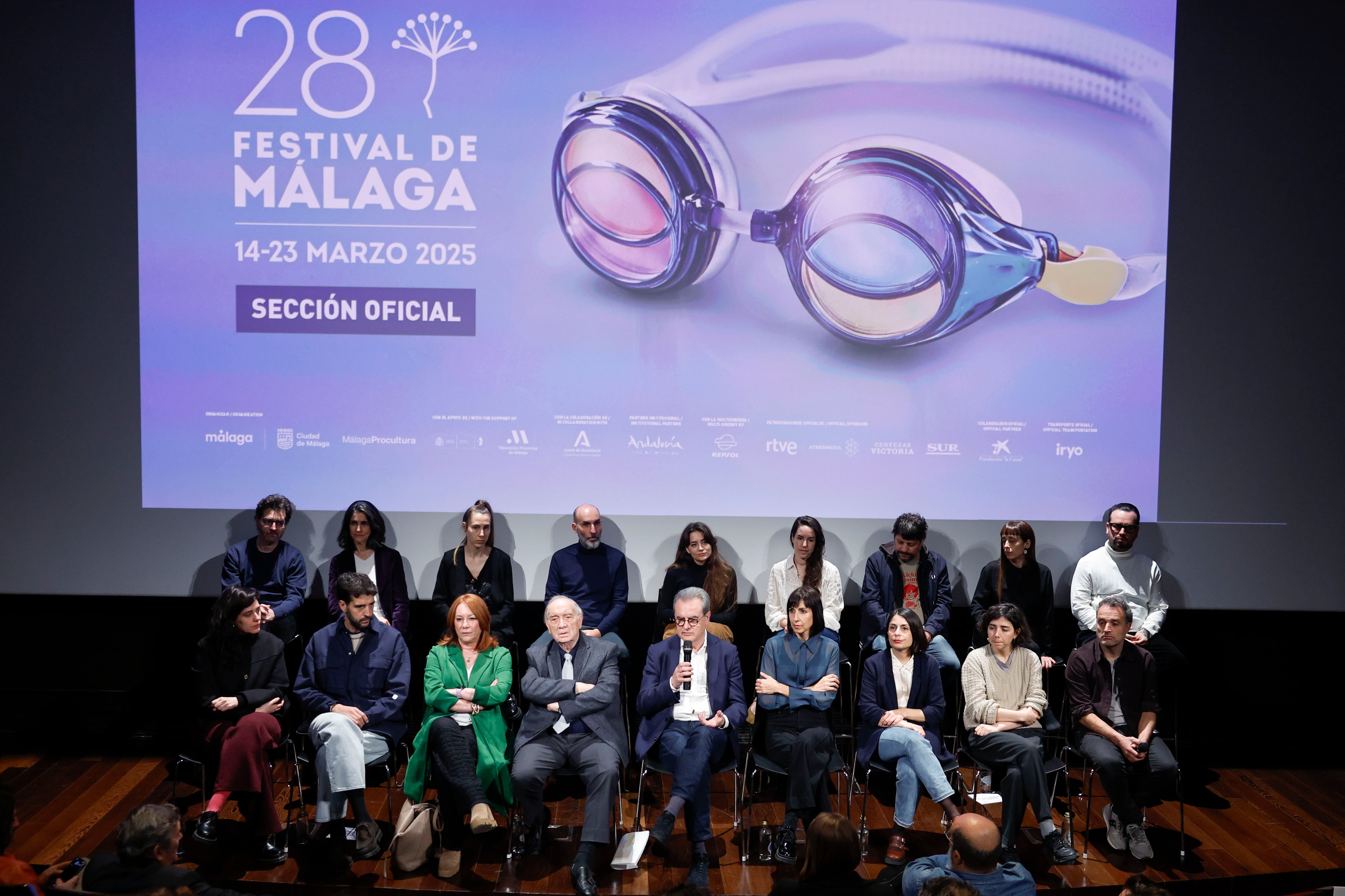 MADRID, 26/02/2025.- El director de la Academia de Cine, Fernando Méndez-Leite (4i) junto al director del Festival de Málaga, Juan Antonip Vigar, durante la presentación de la próxima edición del Festival de cine que se celebrará del 14 al 23 de marzo, este miércoles en Madrid. EFE/ Sergio Perez
