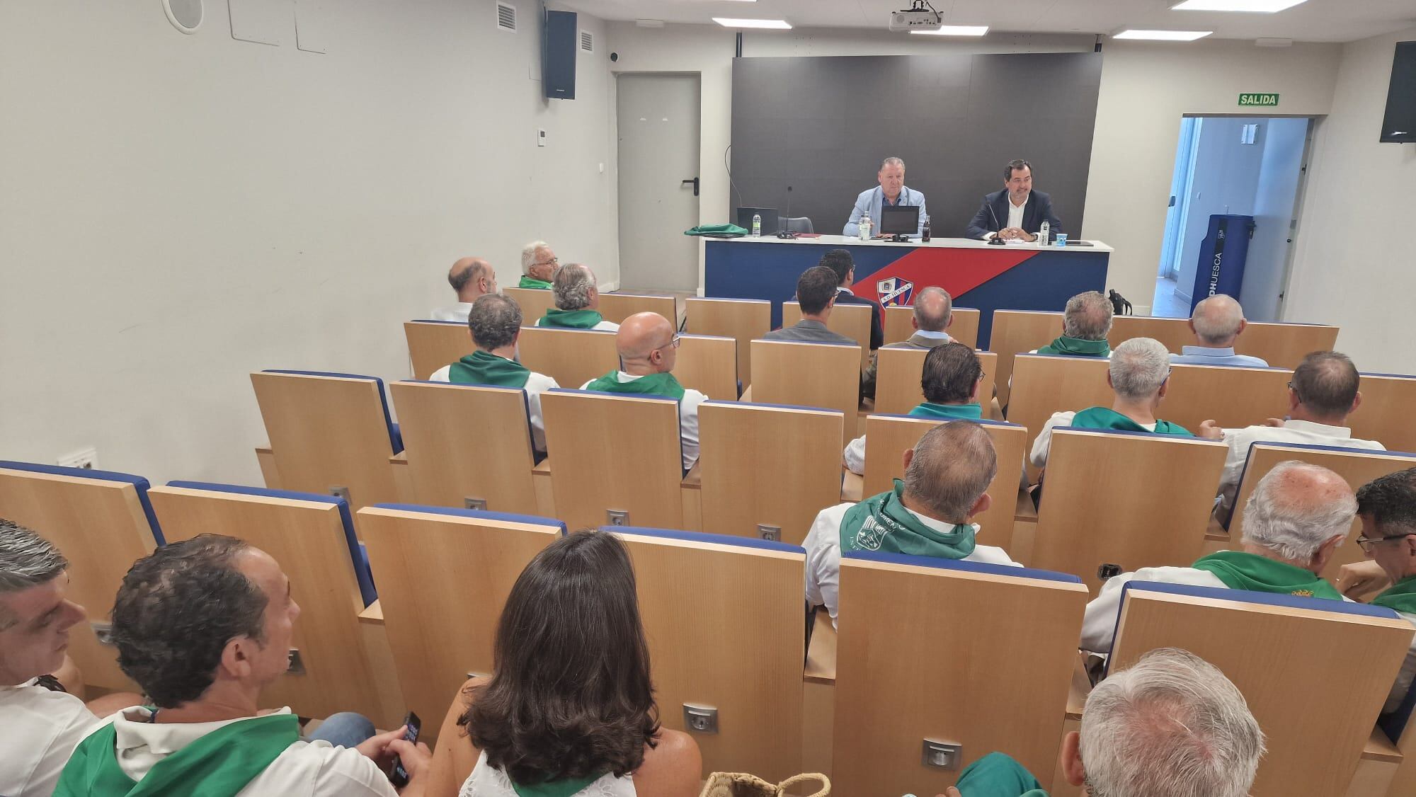 Junta de accionistas de la SD Huesca celebrada este lunes con la venta de El Alcoraz como punto importante del día