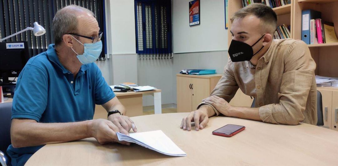 Jesús Verdú y Daniel Moreno, durante el transcurso de su reunión.