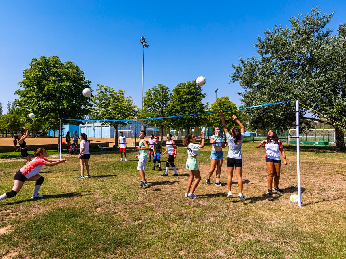 El Club Voleibol Huesca ofrece talleres gratuitos a los más pequeños