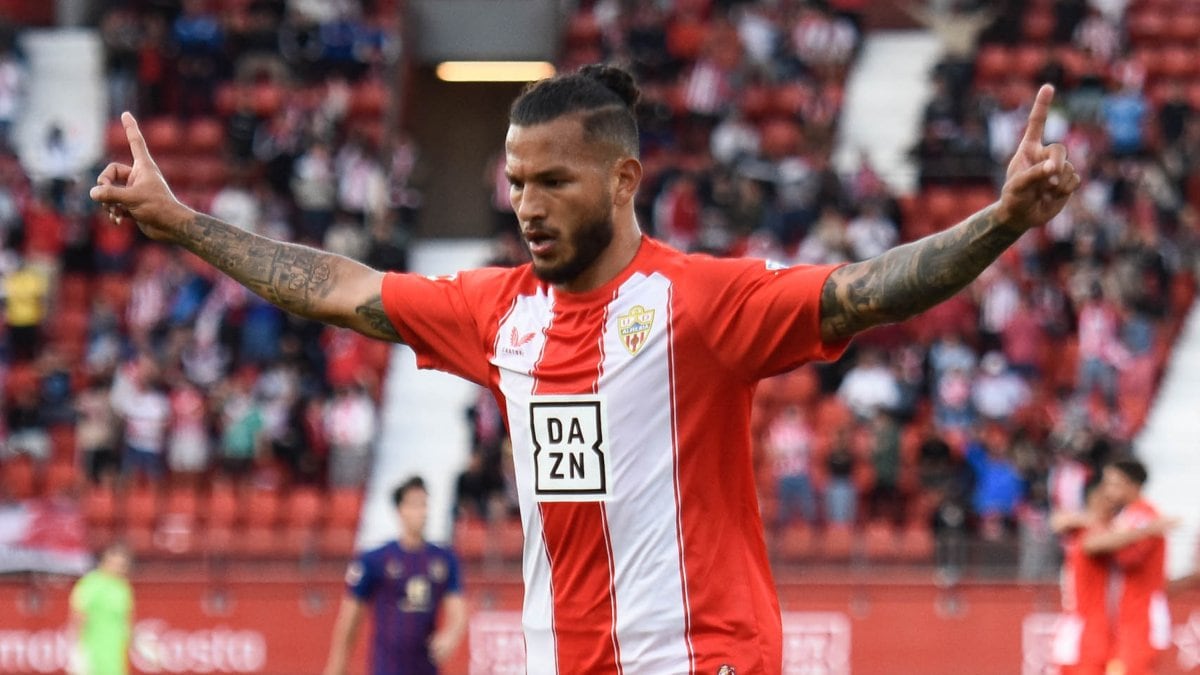 Luis Suárez estuvo a punto de firmar un triplete contra el Eldense en un partido estelar del Pichichi de Segunda.