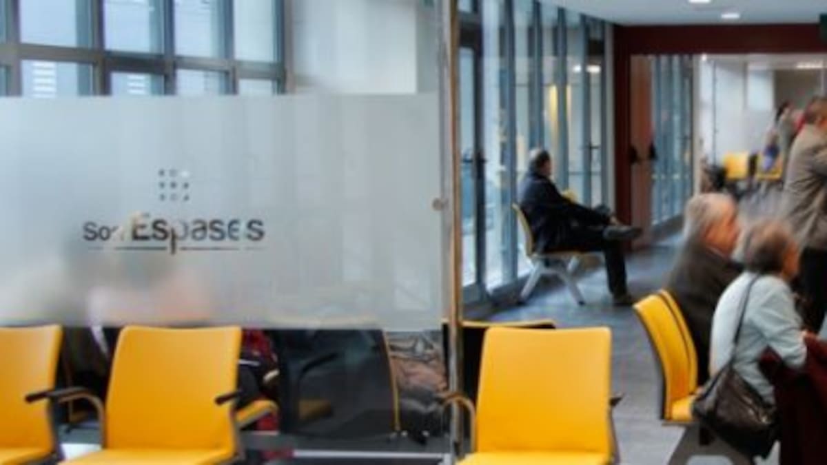 Los pacientes que esperan para operarse aumentan un 23 % en 2025 y la demora crece un 13 %