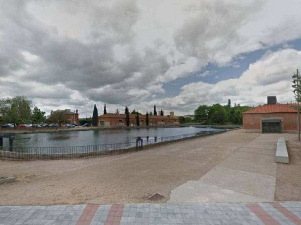 Roban en nueve coches estacionados en el aparcamiento del Museo del Agua