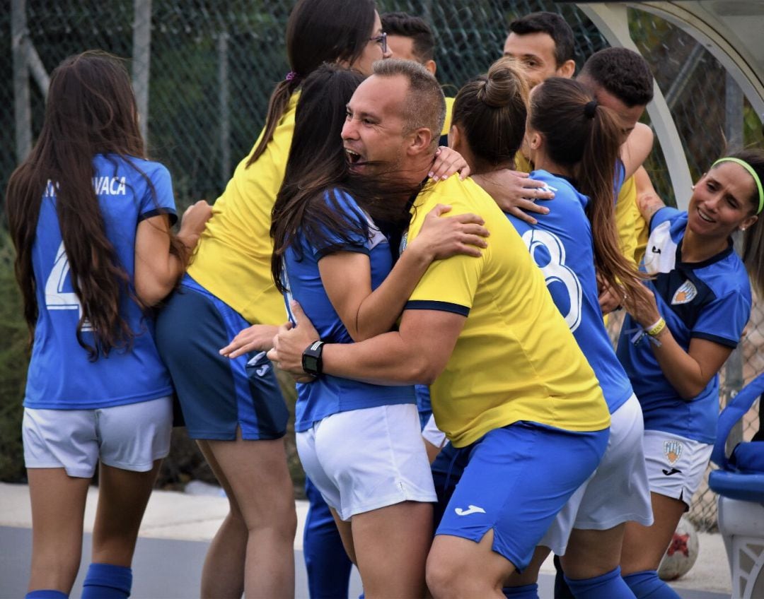 Randri García celebrando la clasificación a playoff