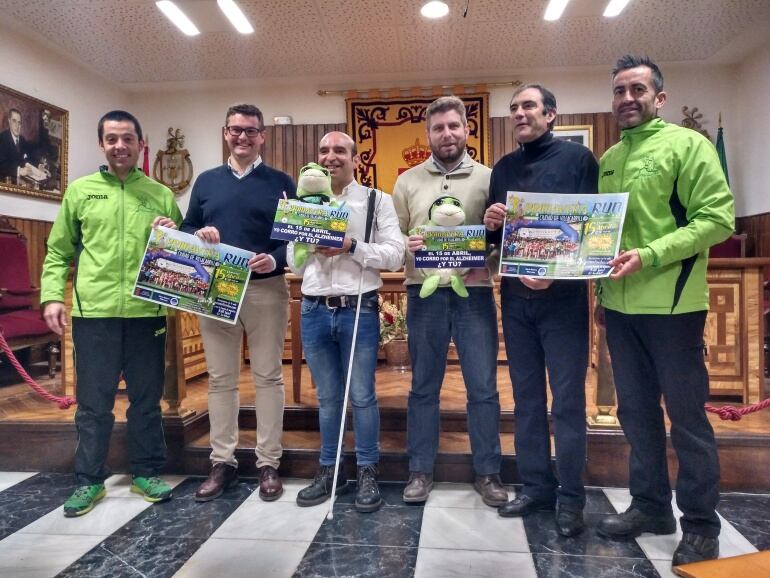 La carrera urbana reúne a cientos de deportistas gracias a la movilización del club de atletismo Villasrunning