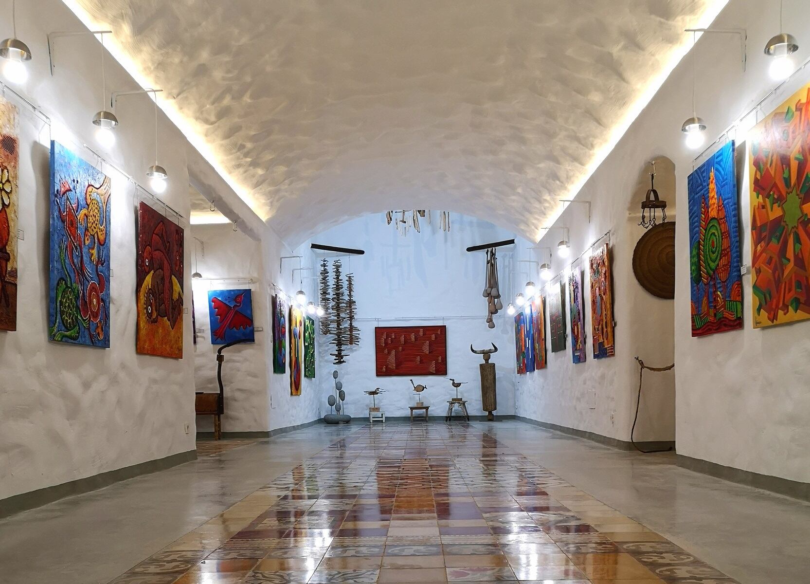 Exposición de Ángel Campiña en la Cueva de las Hormigas de Benamaurel