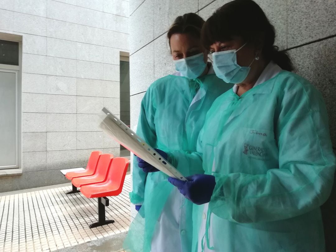 Imagen de profesionales sanitarios en un control