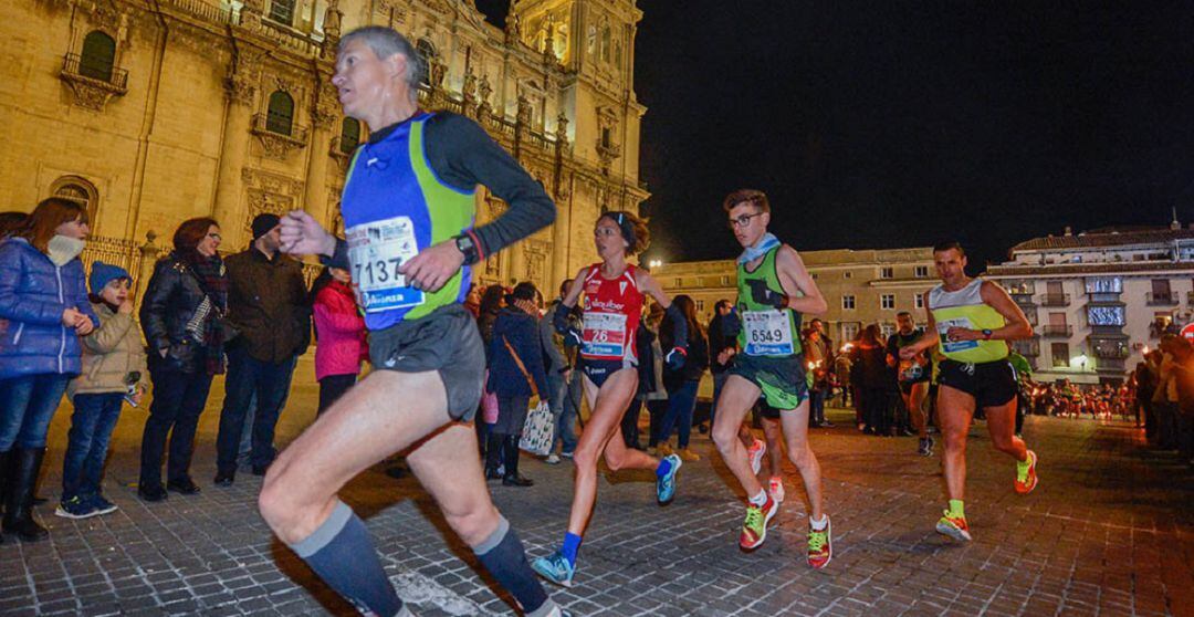Atletas corriendo la San Antón.
