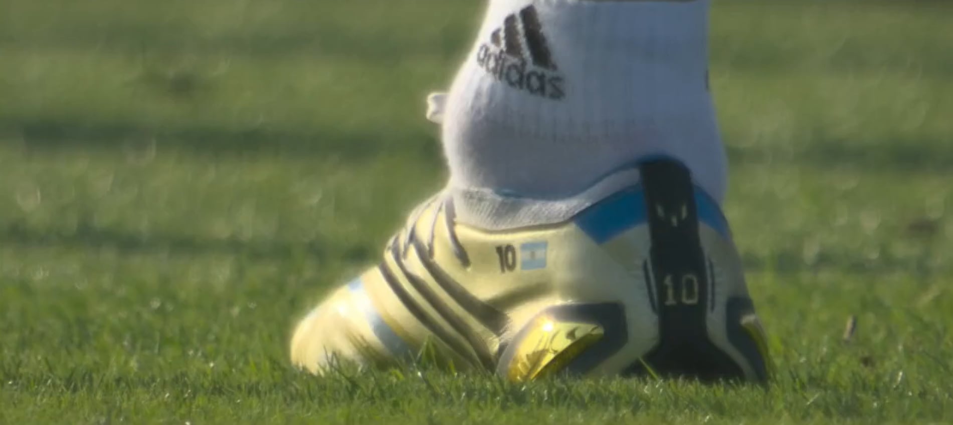 Messi entrena con Argentina antes de su debut en Qatar