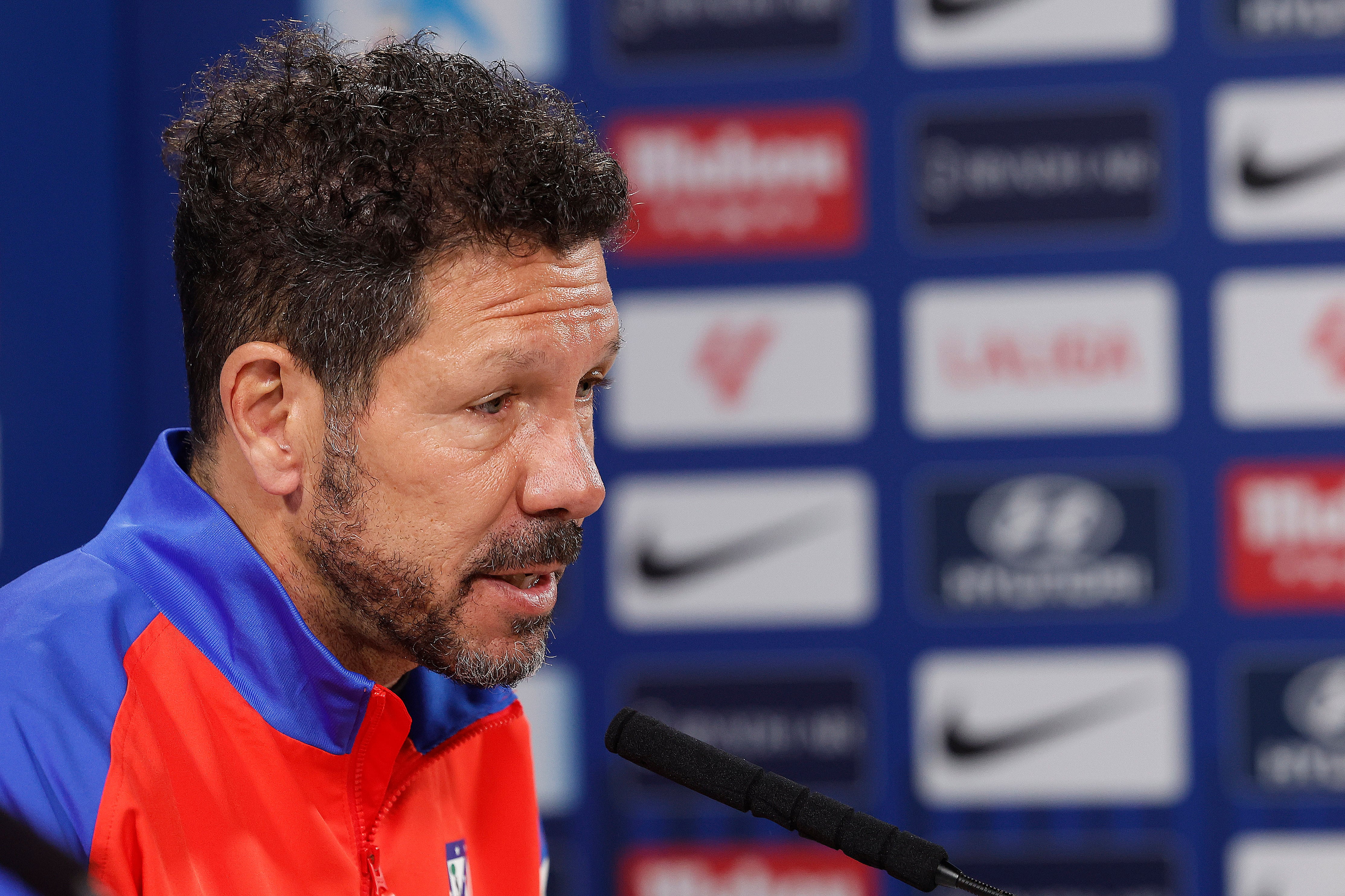 MAJADAHONDA (MADRID), 03/01/2025.-El entrenador del Atlético de Madrid Diego Simeone, durante la rueda de prensa tras el entrenamiento preparatorio del partido de Copa del Rey de mañana sábado contra el Marbella, este jueves en la Ciudad Deportiva de Majadahonda.-EFE/ J.P. Gandul
