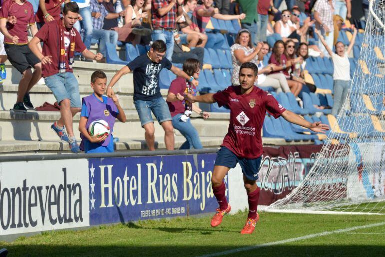 Borjas Martín celebra un gol