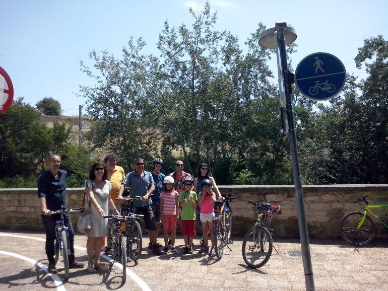 El alcalde de Tafalla y varios concejales han compartido el itinerario señalizado con algunos vecinos