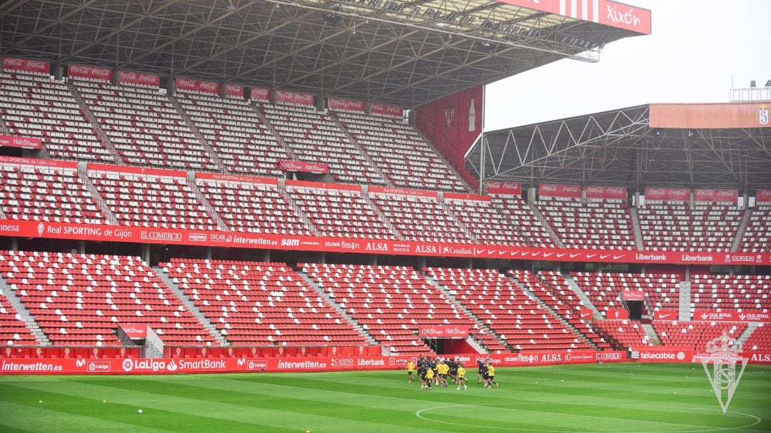 El Sporting entrenaba este jueves en El Molinón, por primera vez desde el inicio de la pandemia