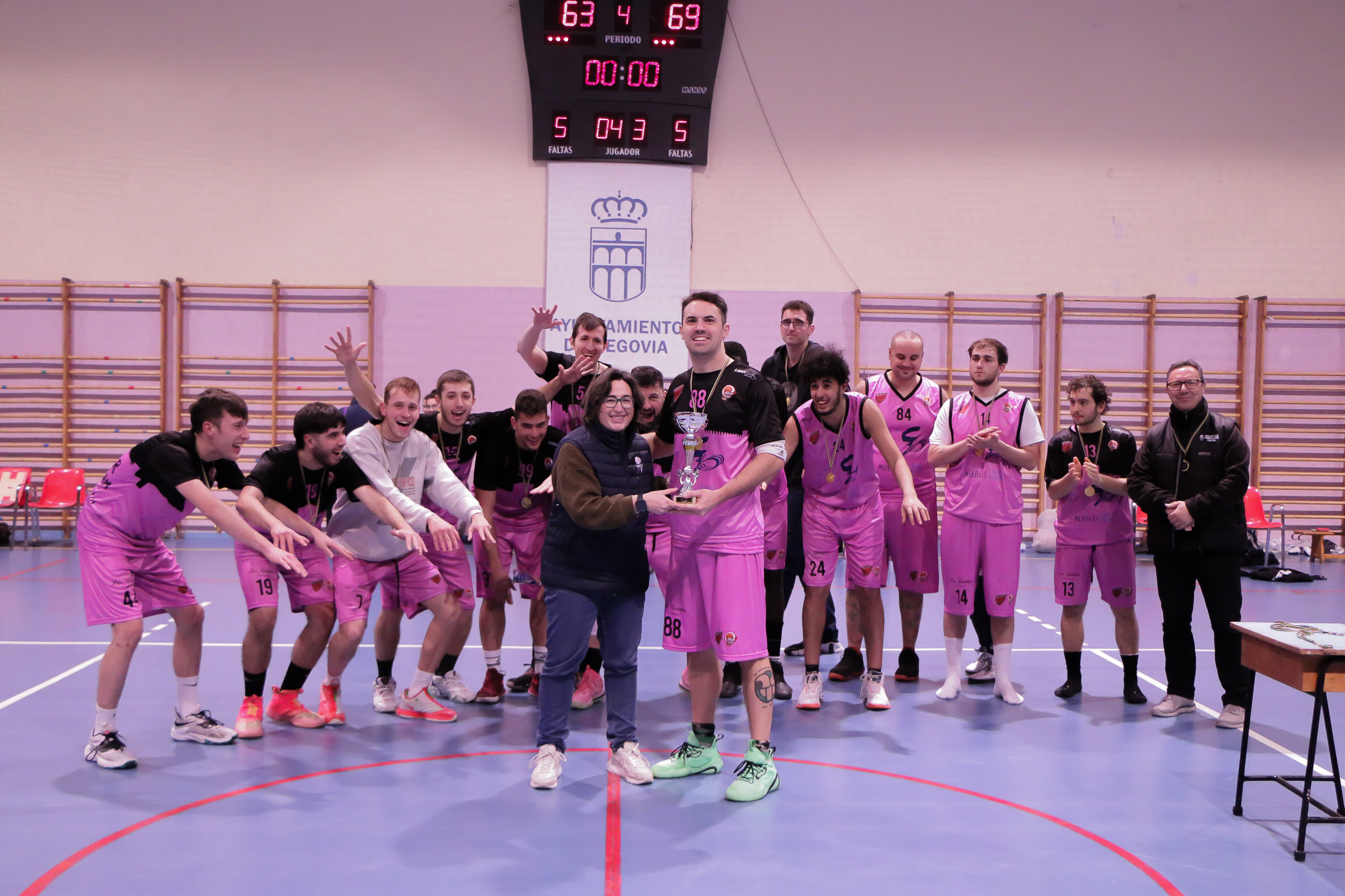 Muebles Carlos Pastor Cuéllar se impone en la Copa provincial senior de baloncesto