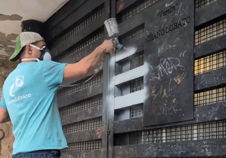 Preparativos de la superficie que albergará el mural