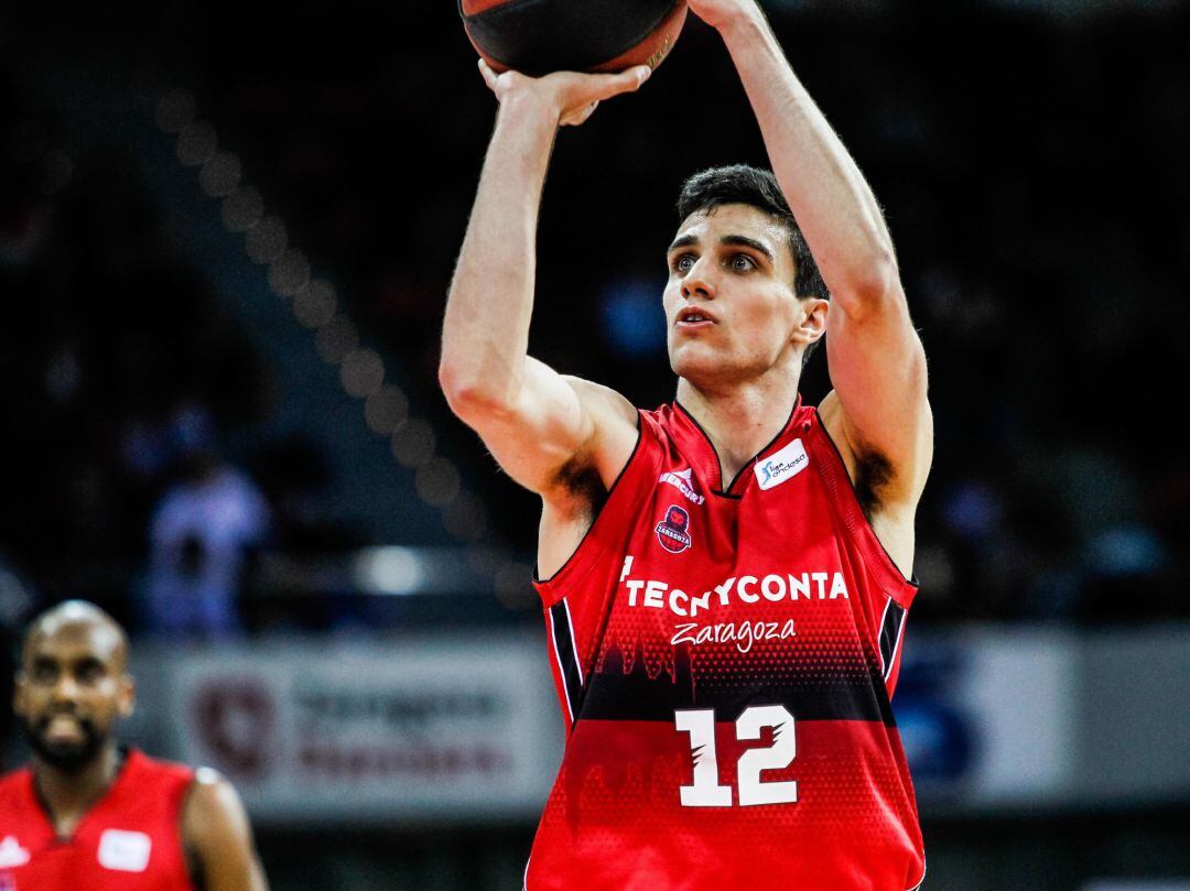 Carlos Alocén con la camiseta del Tecnyconta Zaragoza.