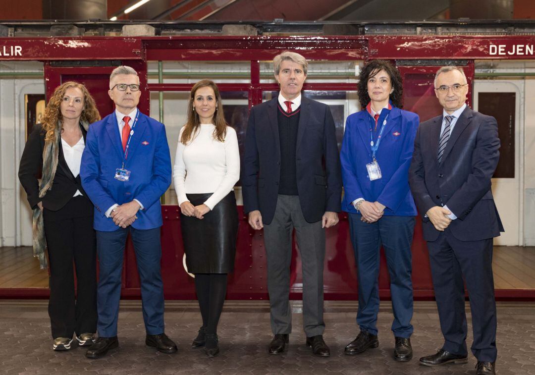 El consejero de Transportes, Movilidad e Infraestructuras, Ángel Garrido, presenta el nuevo uniforme de Metro de Madrid.