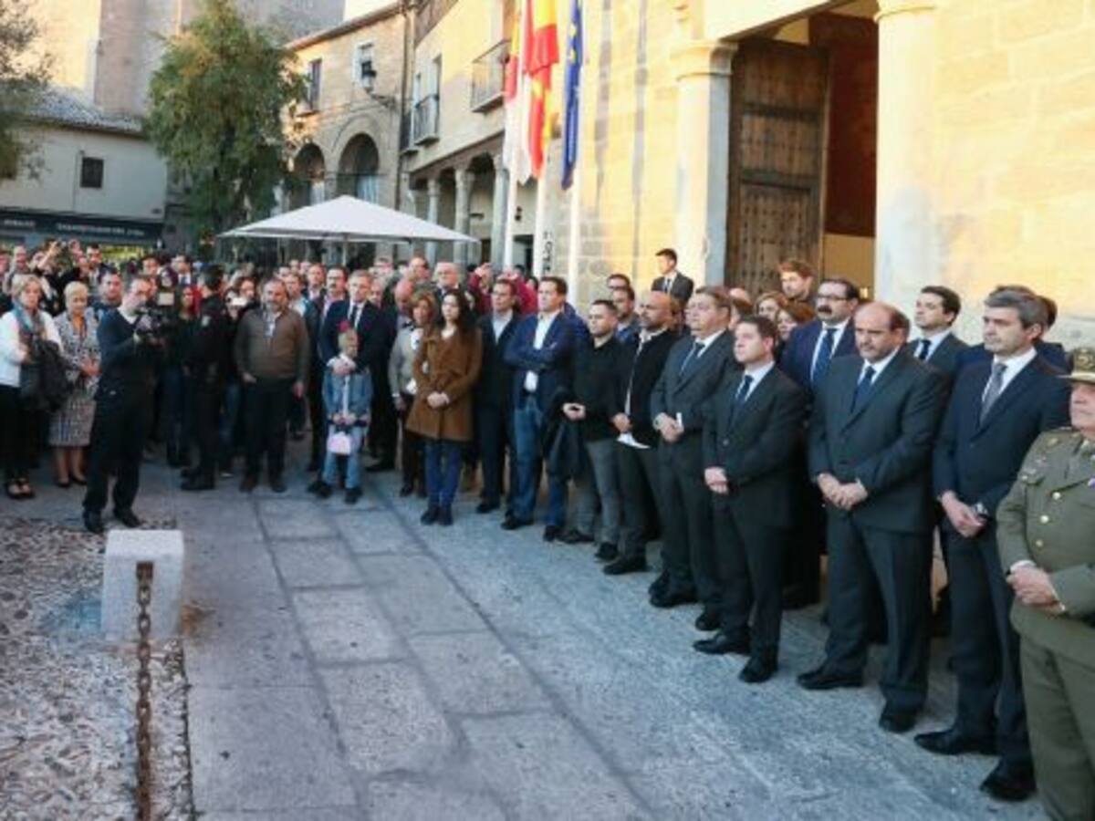 La concentración de Toledo contra los atentados de París en imágenes
