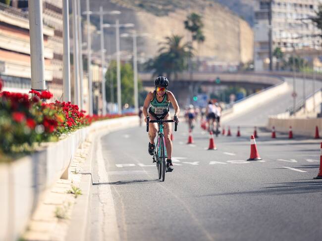 Triatleta circulando por Juan Bautista Lafora