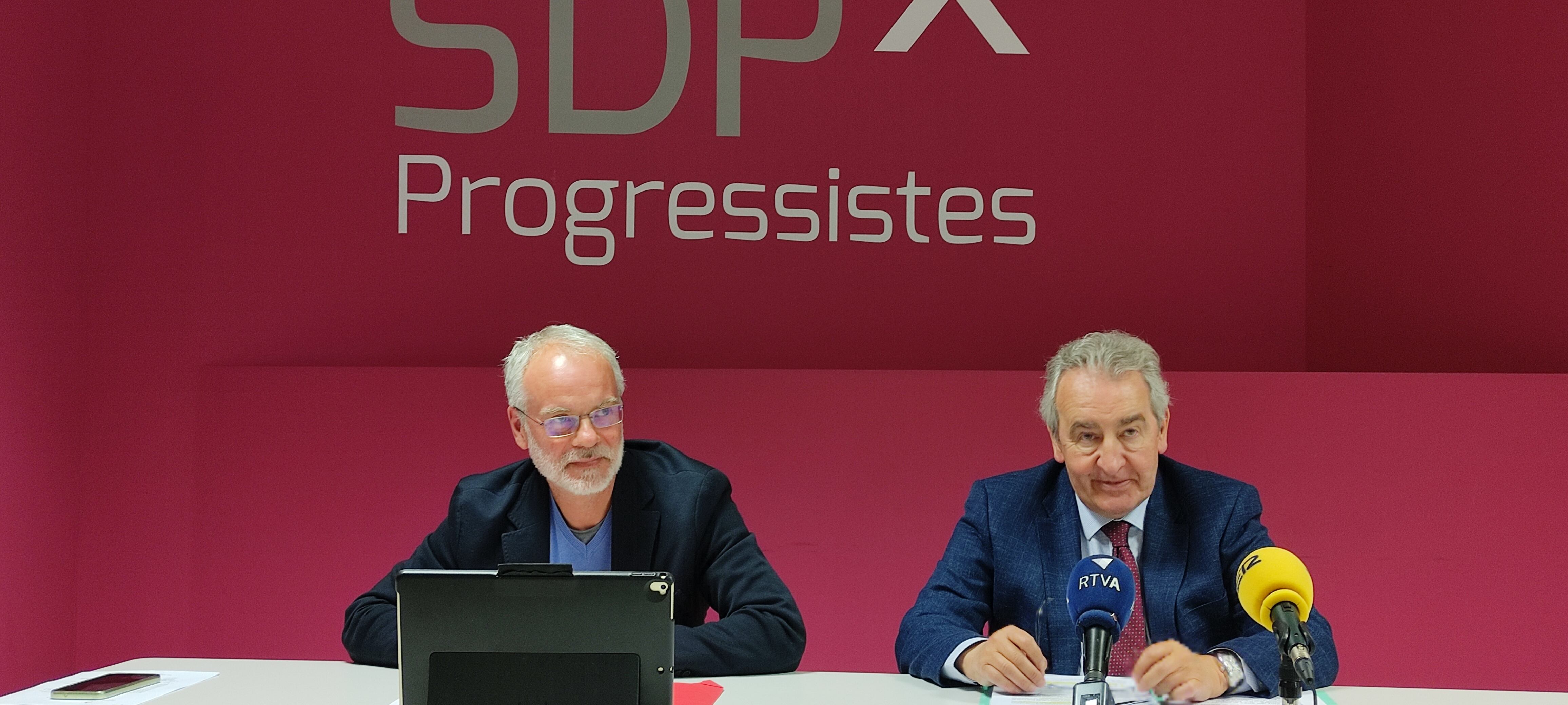 El president d'SDP, Josep Roig, i el representant del partit al pacte d'Estat per Europa, Jaume Bartumeu, en la roda de premsa d'aquest dilluns per valorar l'estat de les negociacions amb Brussel·les.