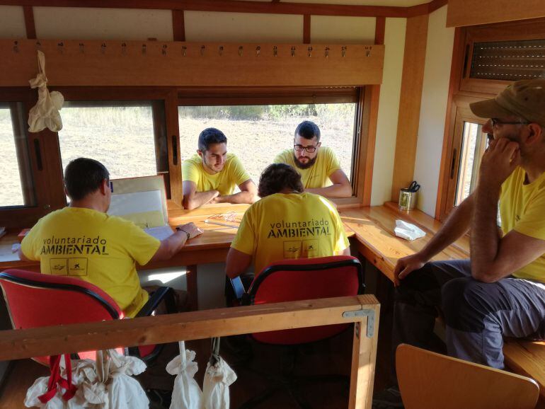 Voluntarios en las lagunas de Palencia