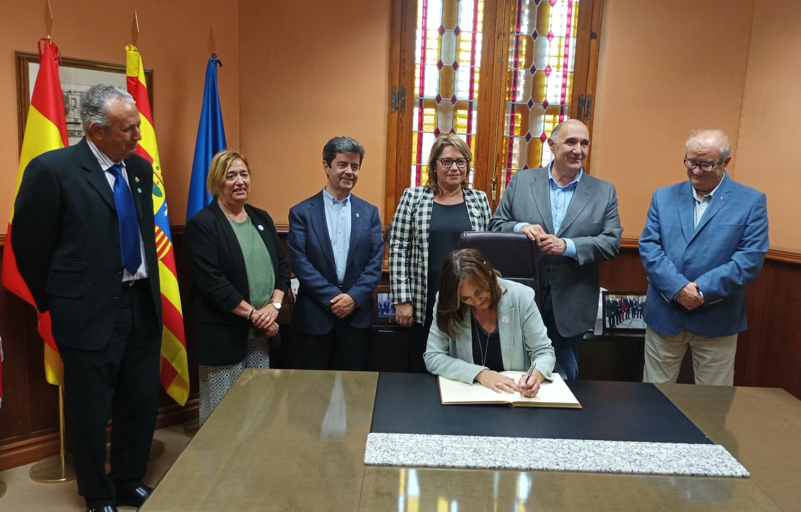 Firma de Clara Sanz previa a la reunión.