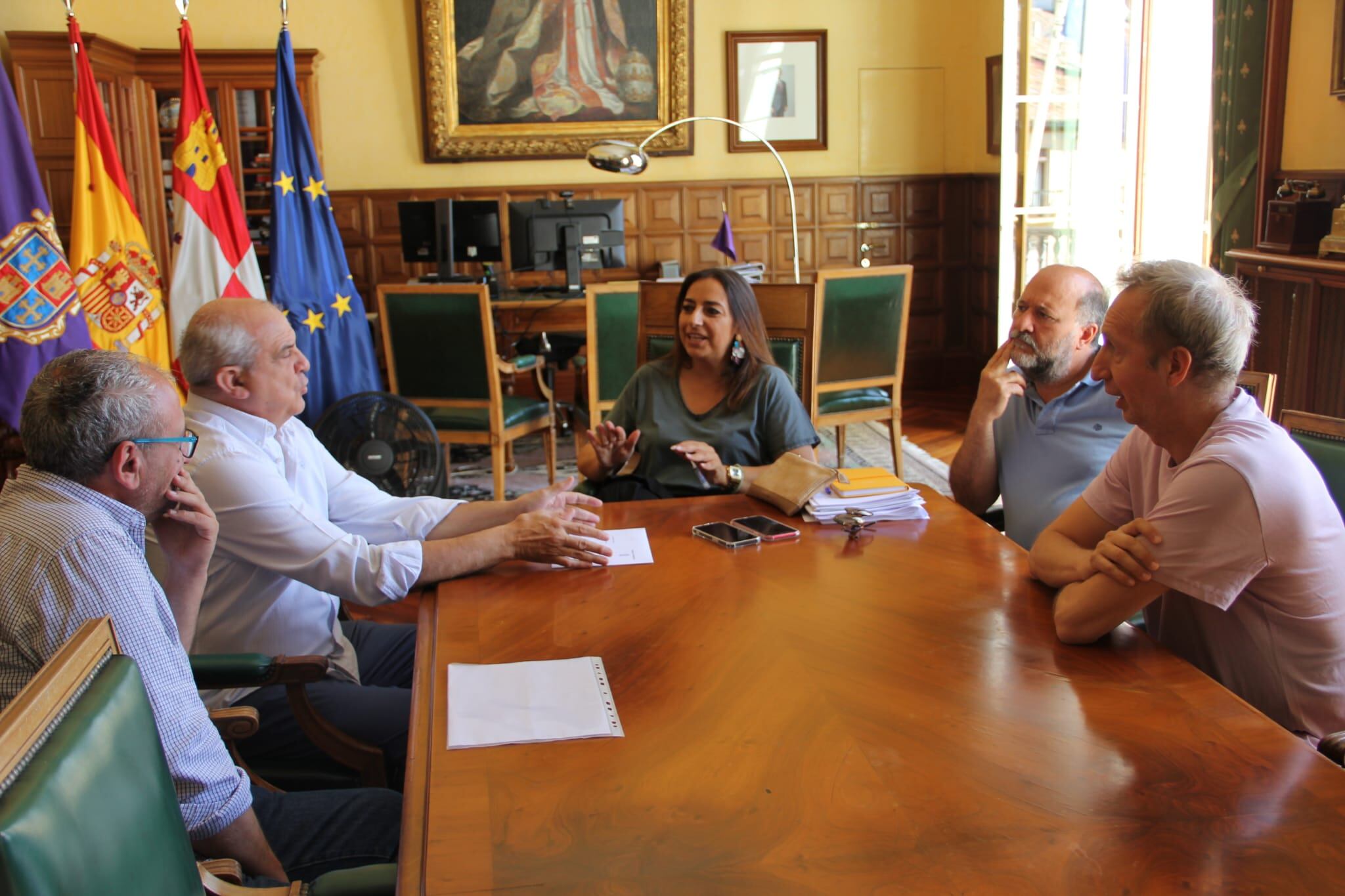 Reunión entre representantes municipales y del Zunder Palencia