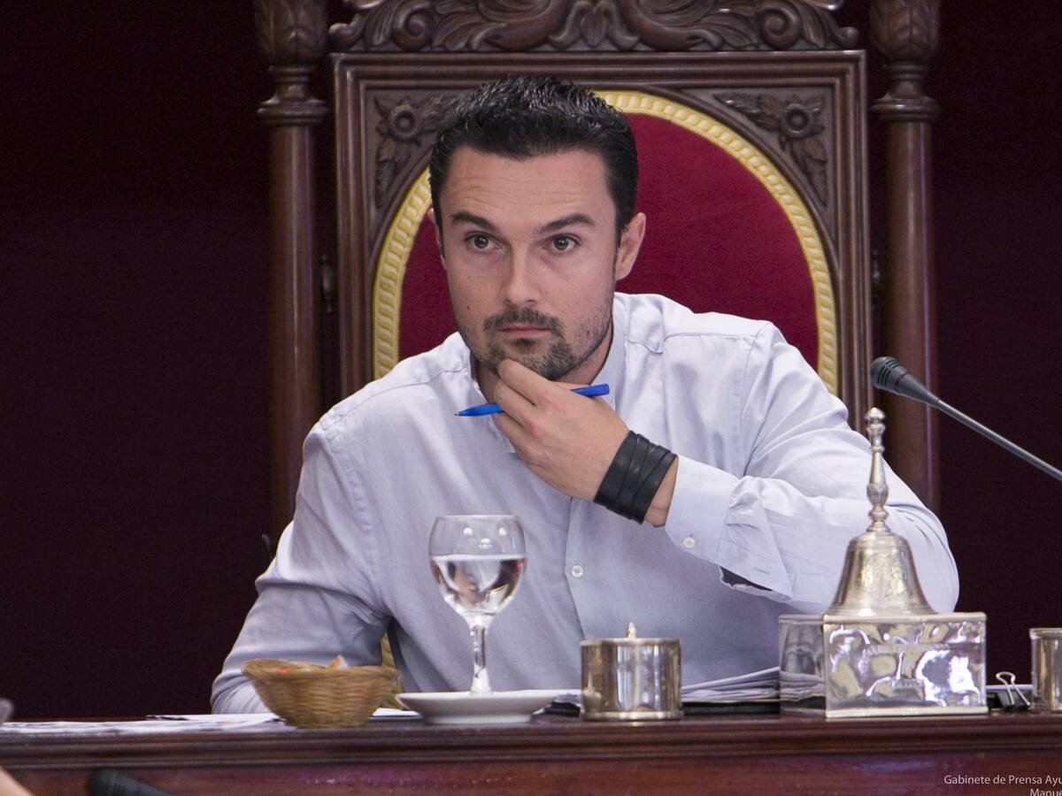 Martín Vila plantea de nuevo que los chiringuitos de playa estén abiertos sólo en verano