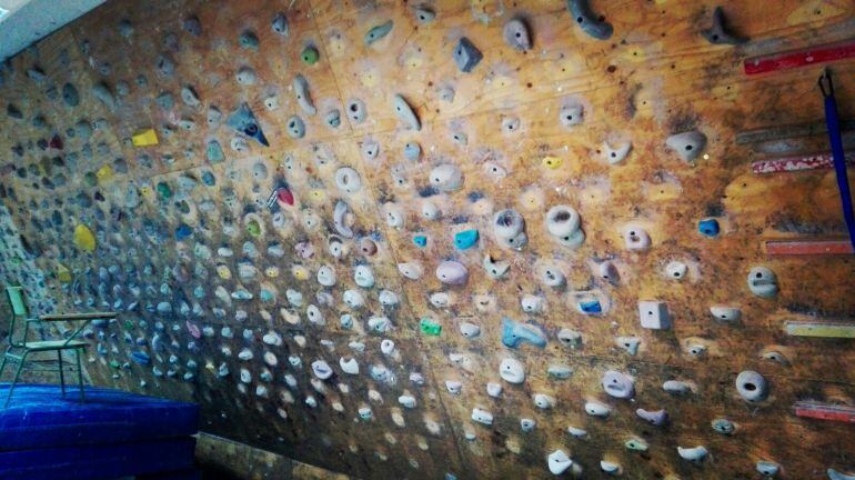 Antiguo rocódromo en el Pabellón municipal