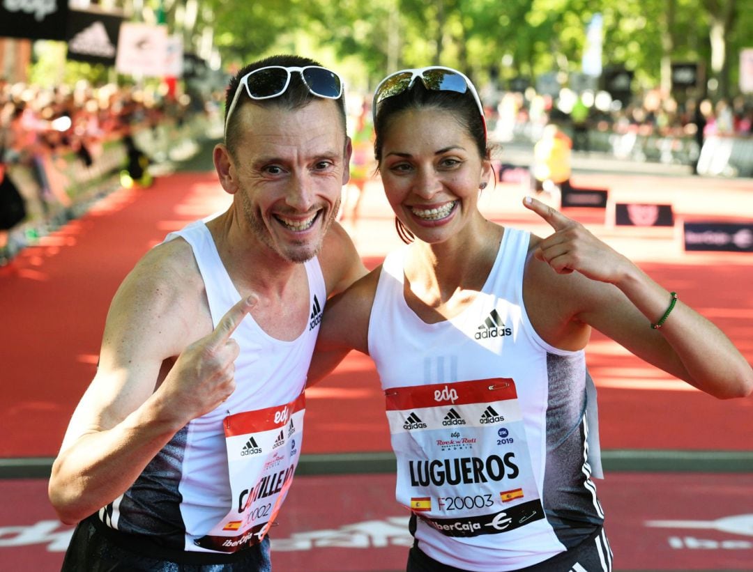 El atleta Carles Castillejo y la atleta Nuria Lugueros tras entrar en meta 