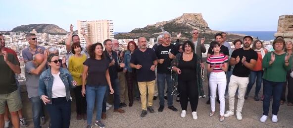 Fotograma del vídeo de Manolo Copé y Unides per Alacant para pedir el voto
