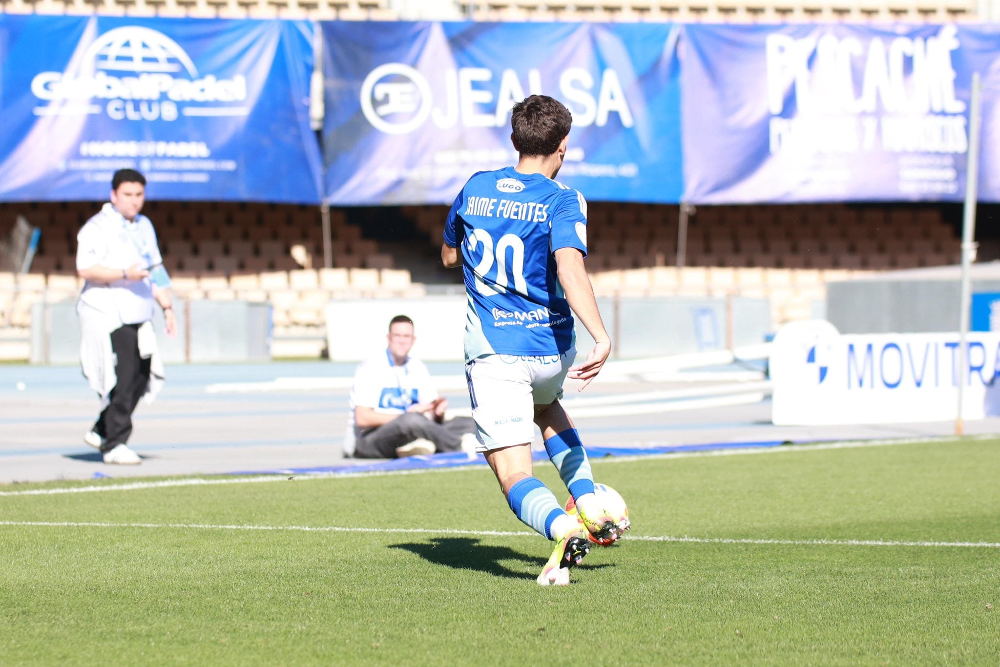 Jaime Fuentes en una acción del partido ante el Puente Genil en Chapín
