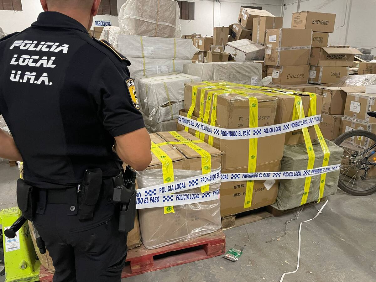 Un operativo policial en Elche detecta más de 18.000 artículos con irregularidades