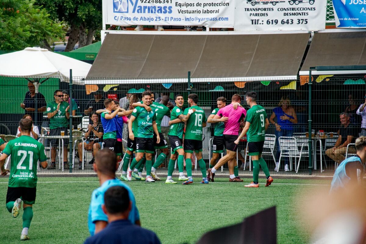 CD Atlético Paso celebrando un gol
