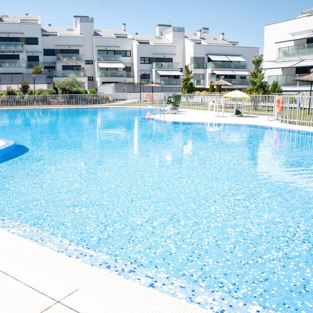 Trasladado al hospital un niño de 4 años con un síndrome de inmersión en una piscina de Molina de Segura