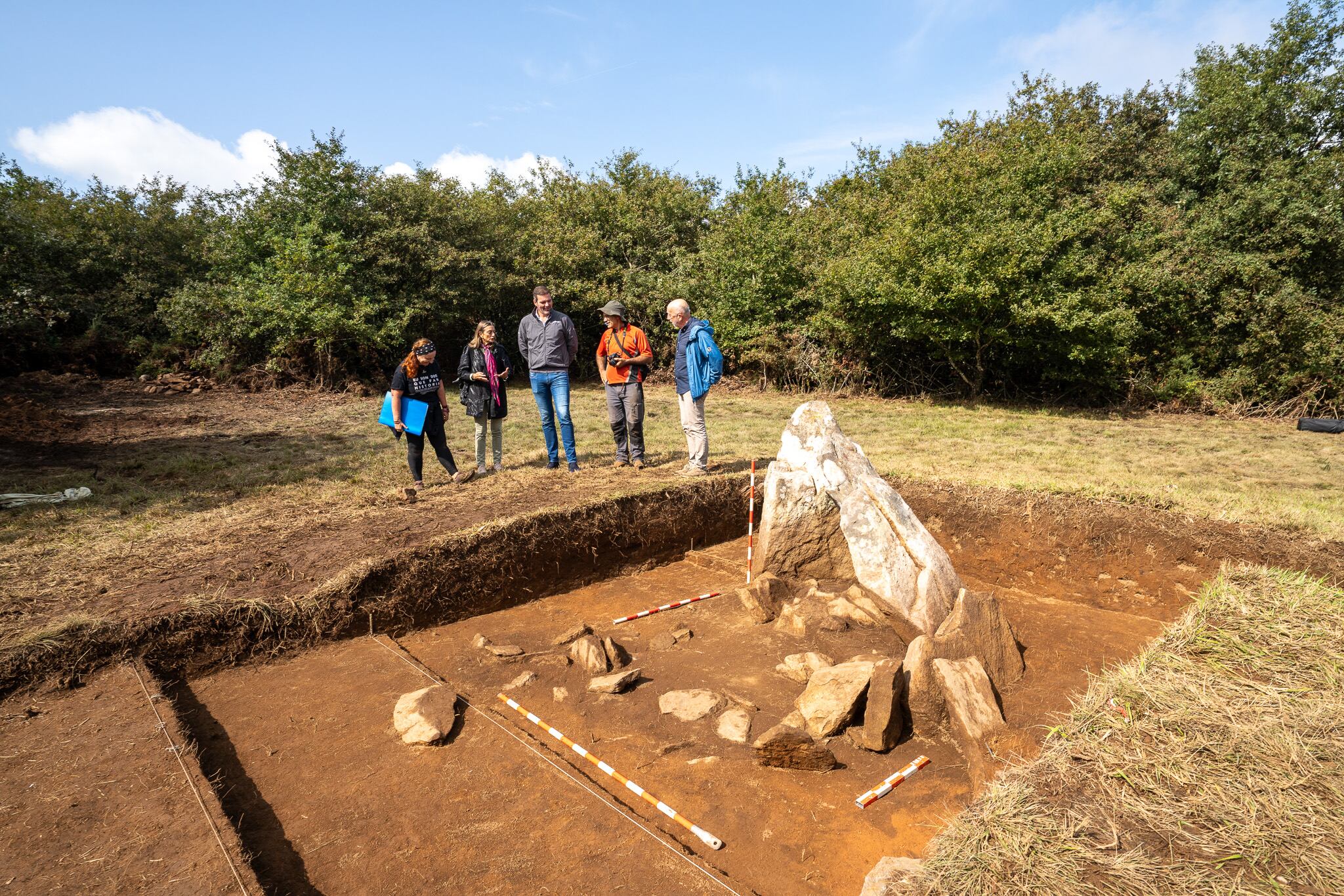 El conselleiro de Cultura, Lingua e Xuventude, José López Campos en As Mámoas da Xunqueira, en Vigo