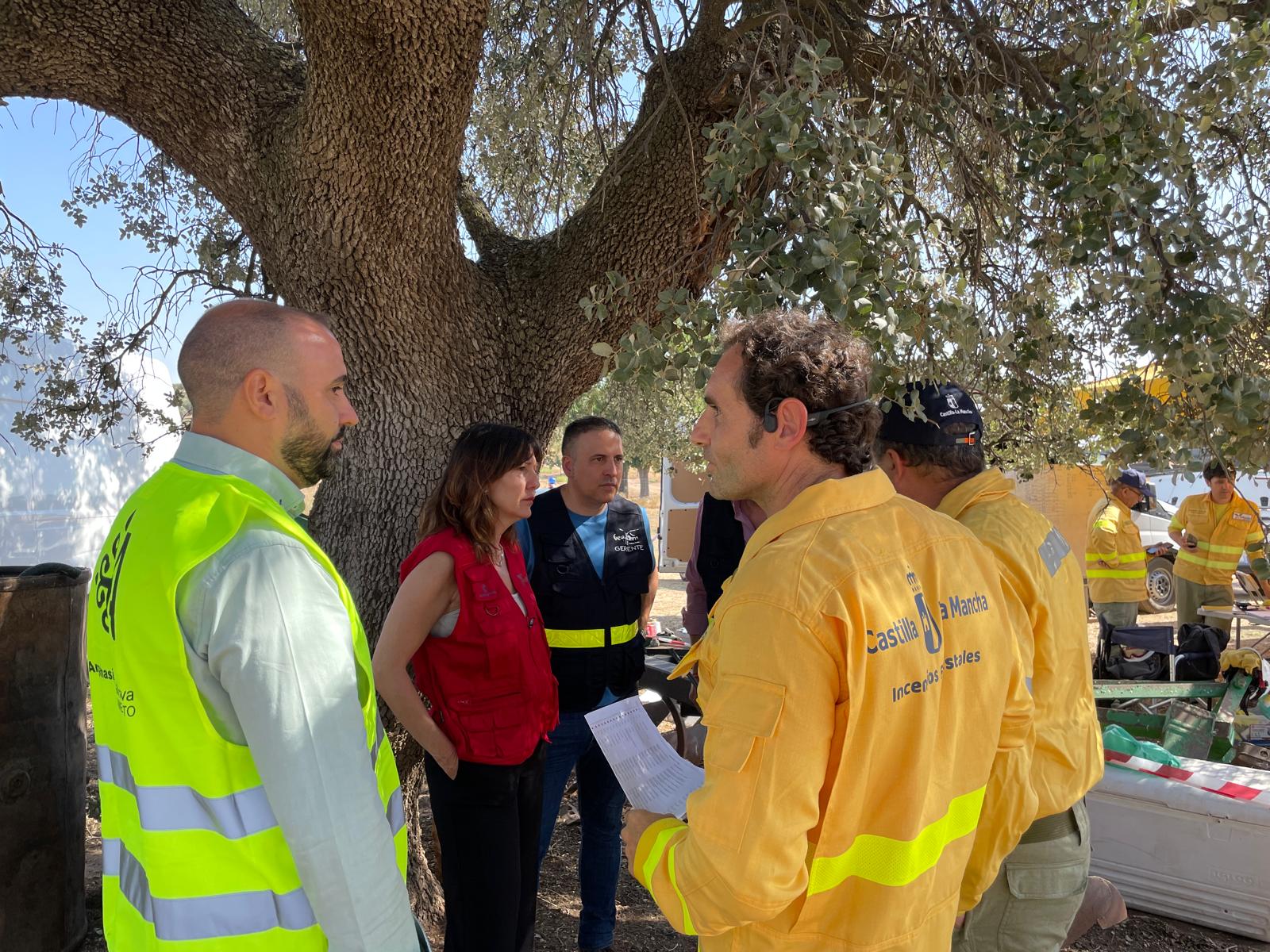 Blanca Fernández en el puesto de mando avanzado del incendio de Argamasilla de Calatrava